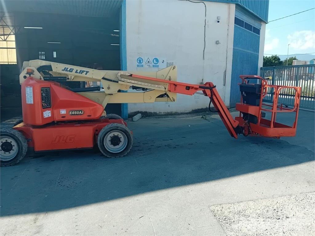 JLG E450AJ Gelenkteleskoparbeitsbühnen