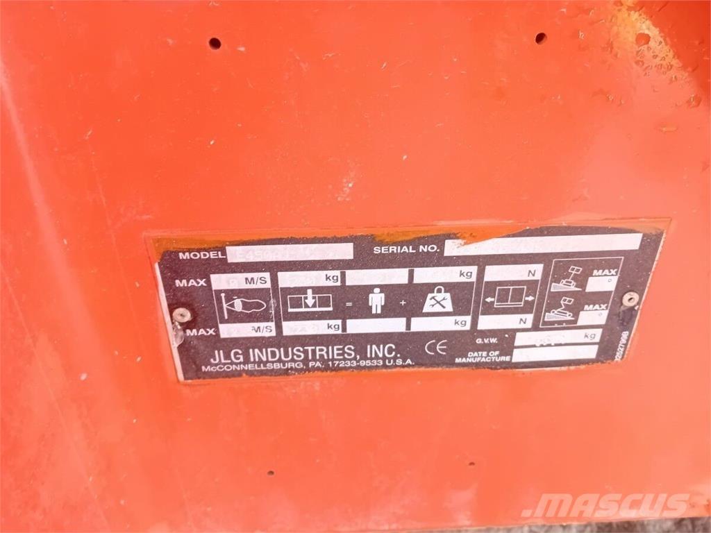 JLG E450AJ Gelenkteleskoparbeitsbühnen