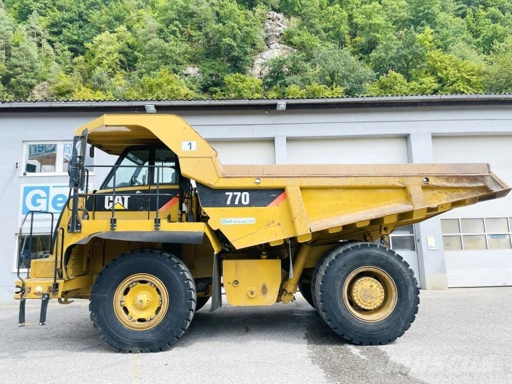 CAT 770 Dumper - Knickgelenk