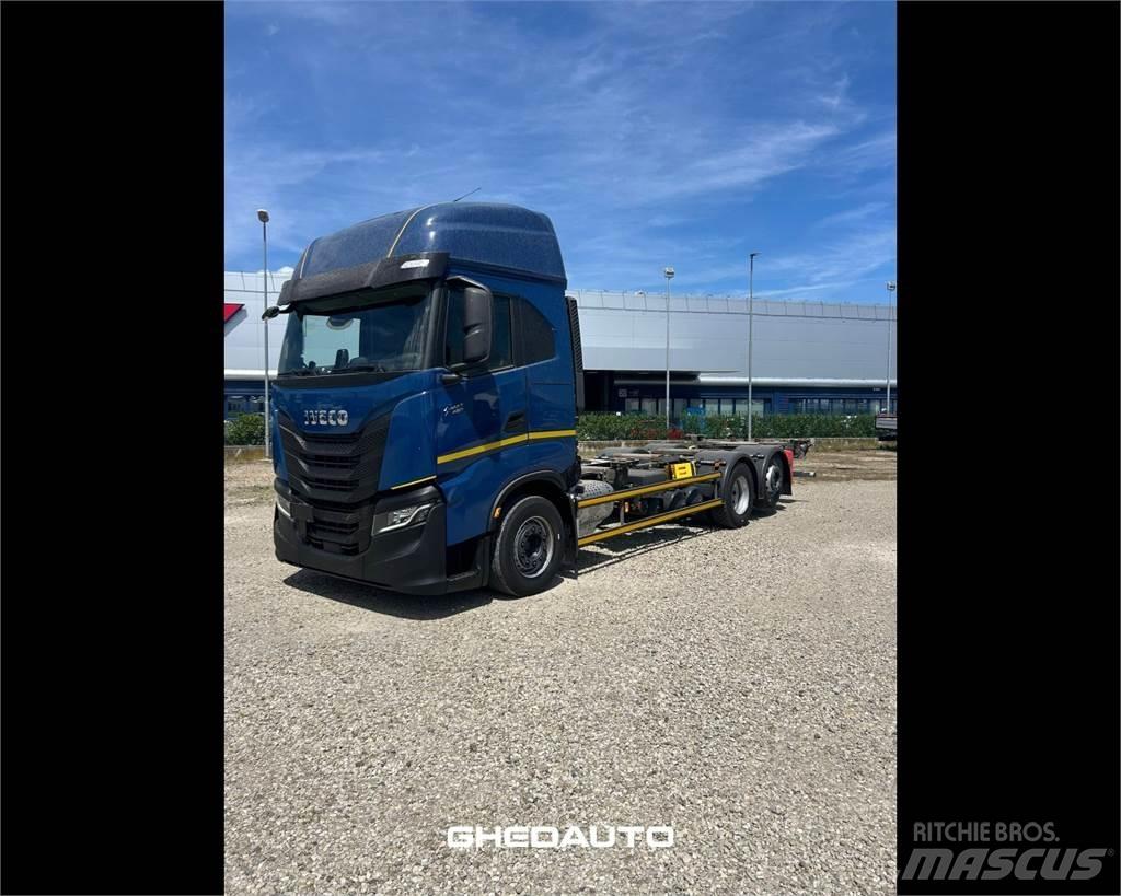 Iveco AS260S48S Kastenaufbau