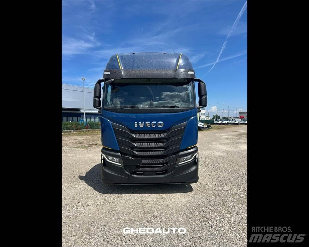 Iveco AS260S48S Kastenaufbau
