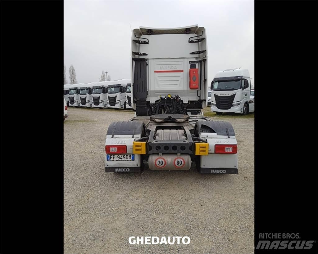 Iveco AS440ST/P Kastenaufbau