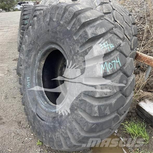 Titan 23.5x25 Reifen