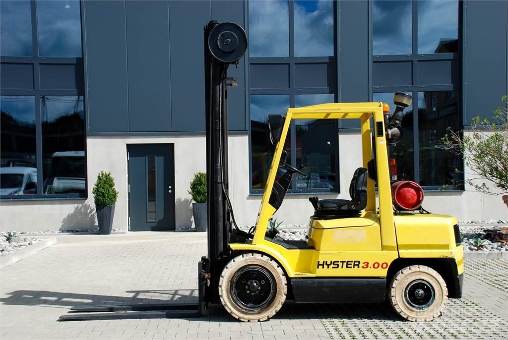 Hyster H 3-00XM Gas Stapler