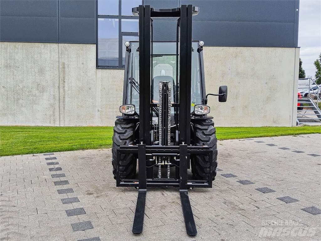 Manitou MC 30-4 Geländestapler