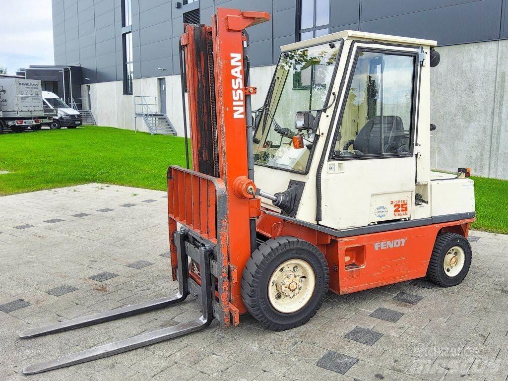Nissan EH02F25U Diesel Stapler