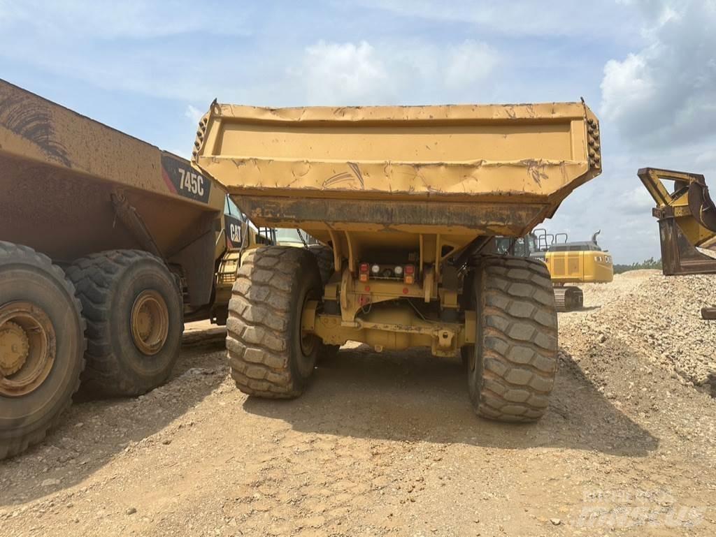CAT 745 Dumper - Knickgelenk