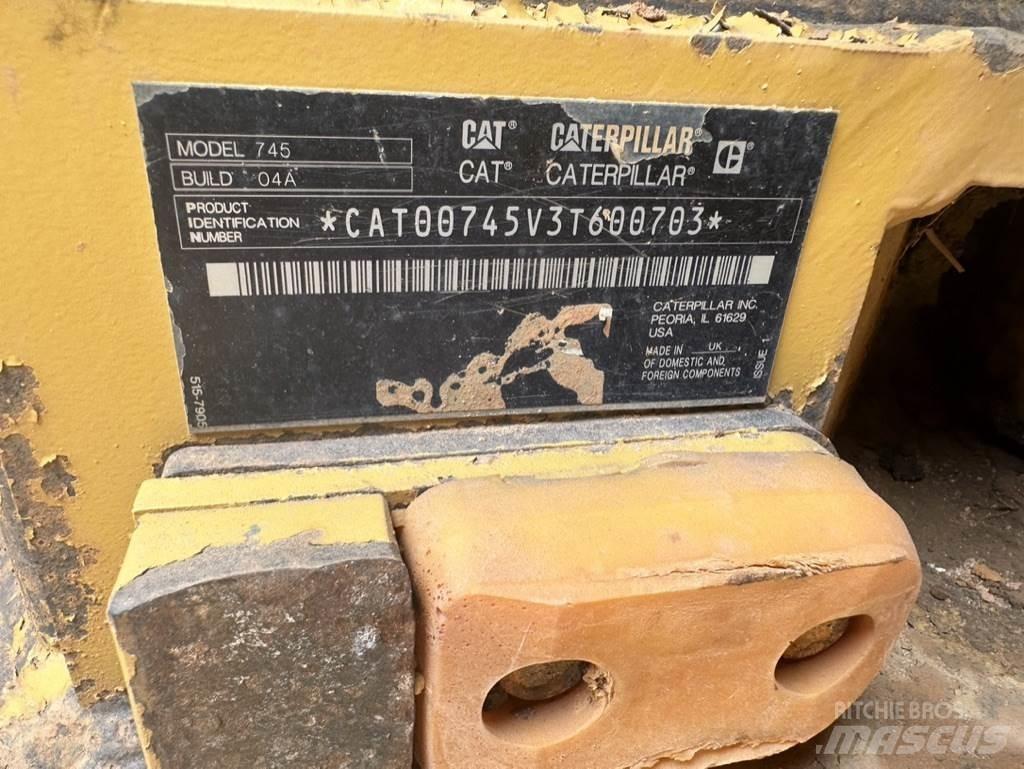 CAT 745 Dumper - Knickgelenk