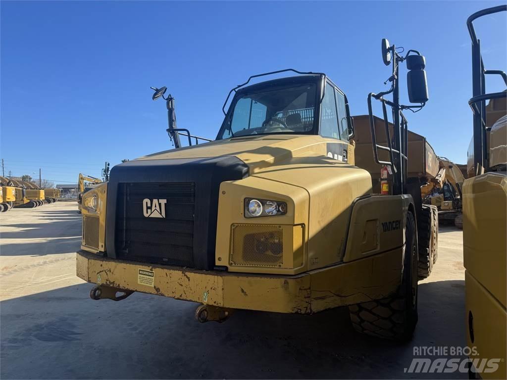 CAT 745 Dumper - Knickgelenk