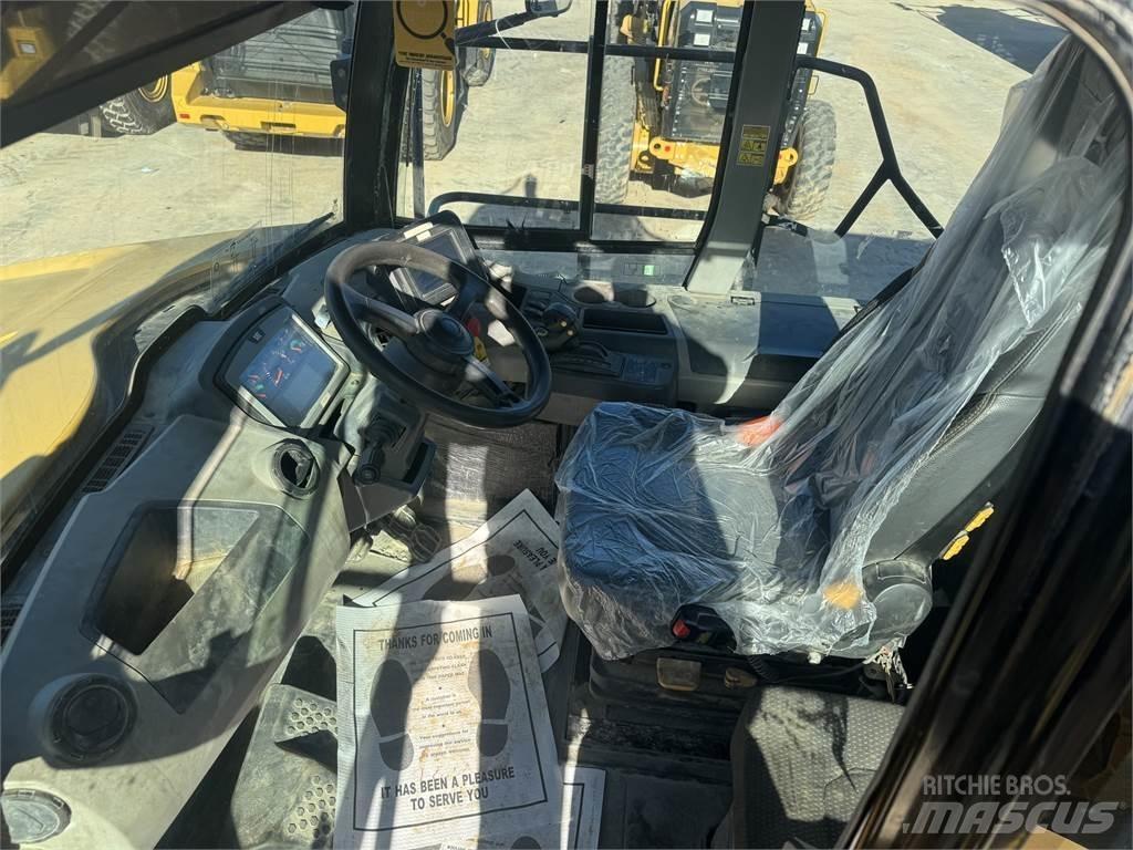 CAT 745 Dumper - Knickgelenk