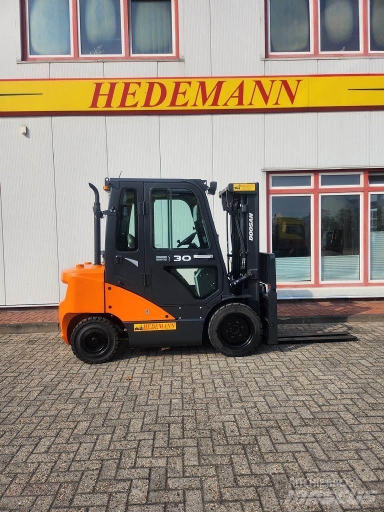 Doosan D30S-7 Diesel Stapler