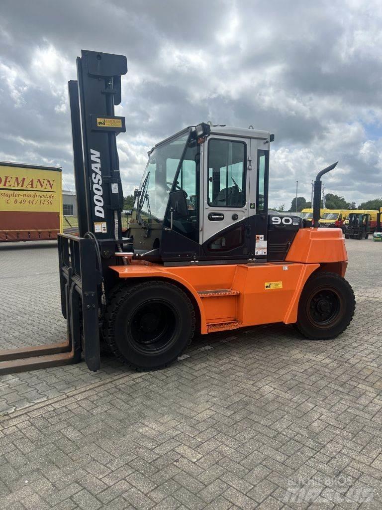 Doosan D90S-7 Diesel Stapler