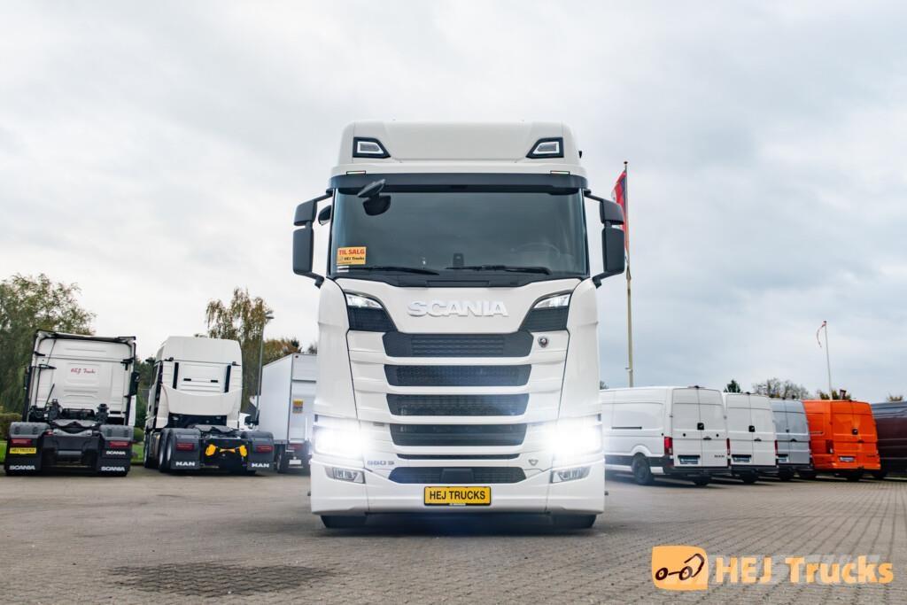 Scania S660 A6x2/4NB Sattelzugmaschinen