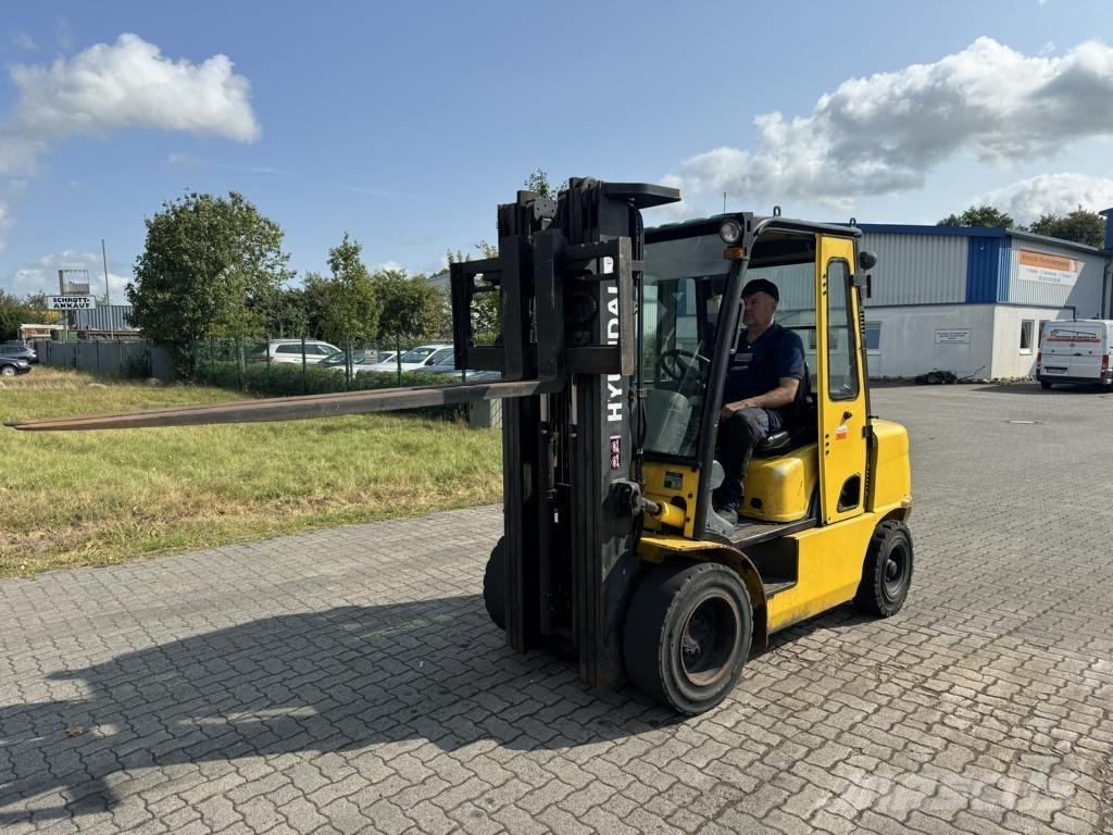 Hyundai 33D-7E Diesel Stapler