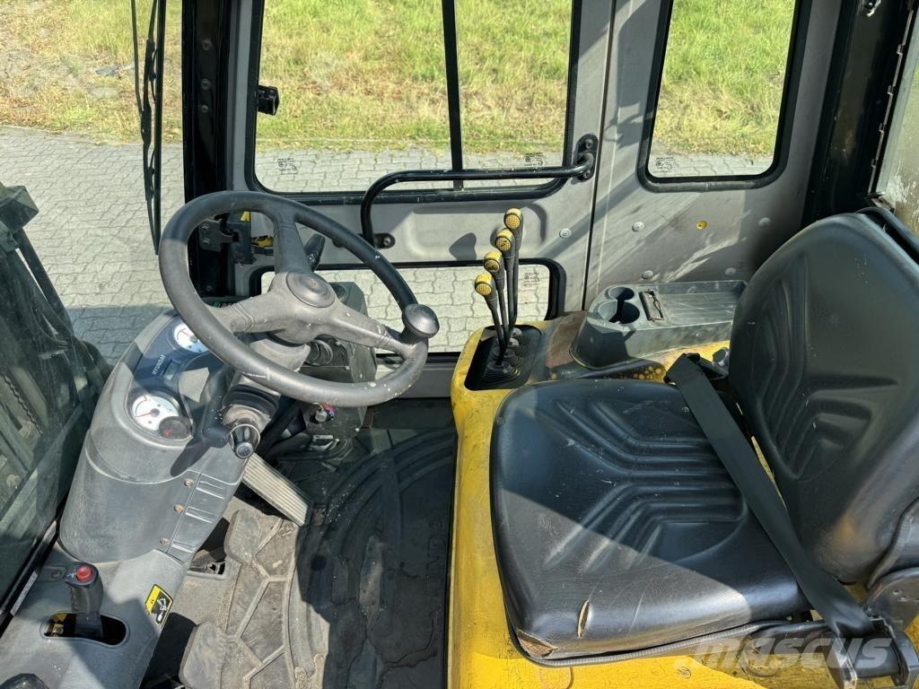 Hyundai 33D-7E Diesel Stapler
