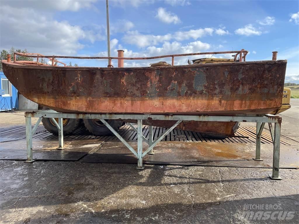  Arbejdsbåd uden motor. Boote / Prahme