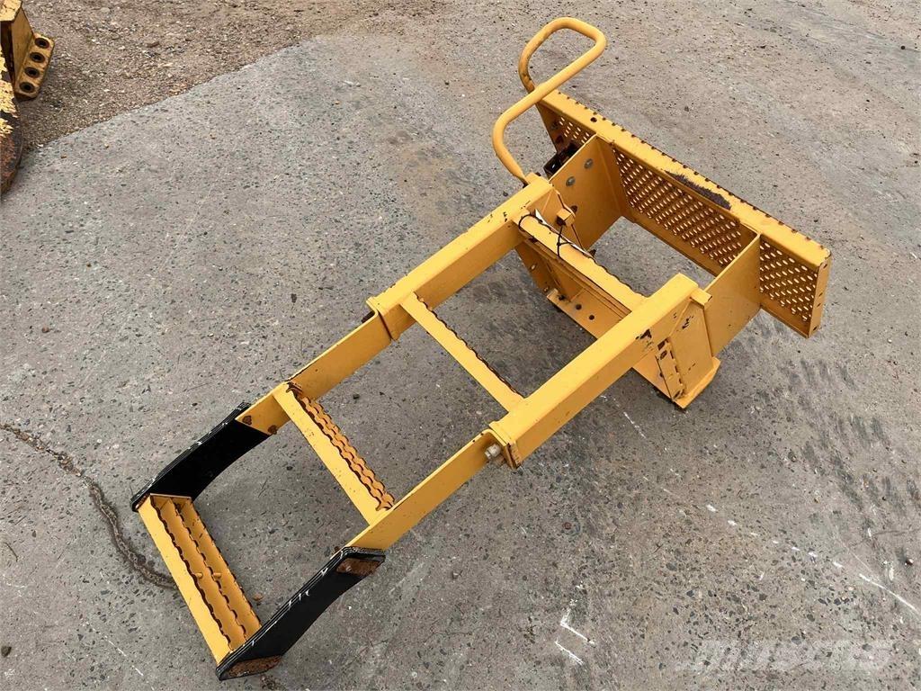 Volvo L220E trappe Andere Zubehörteile