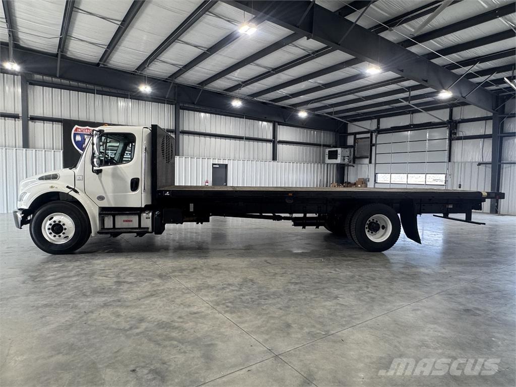 Freightliner M2 106 Pritschenwagen/Pritschenwagen mit Seitenklappe