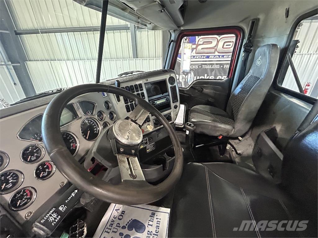 Mack GU713 Sattelzugmaschinen