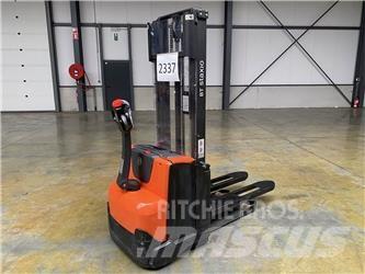 Toyota BT SWE100 Selbstfahrstapler