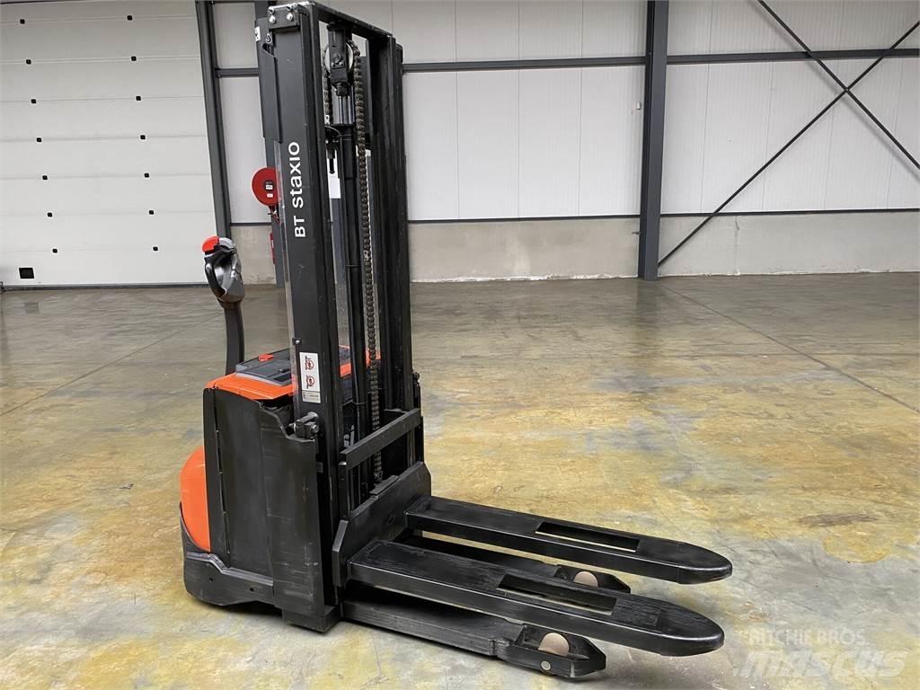 Toyota BT SWE100 Selbstfahrstapler