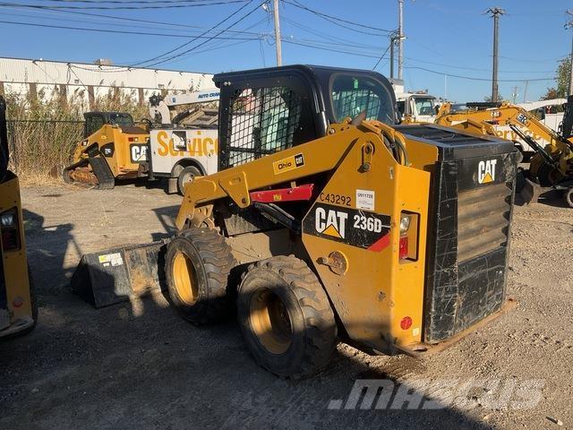 CAT 236D Kompaktlader