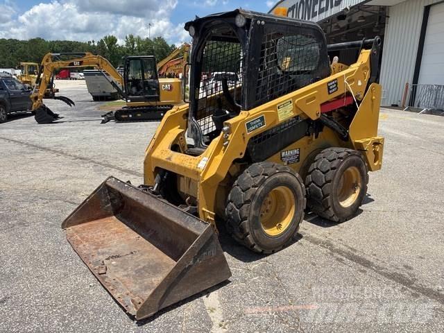 CAT 242D Kompaktlader