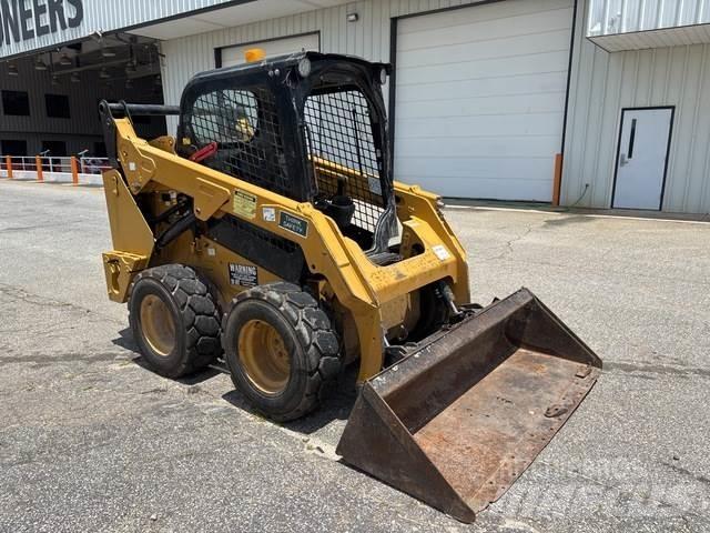CAT 242D Kompaktlader