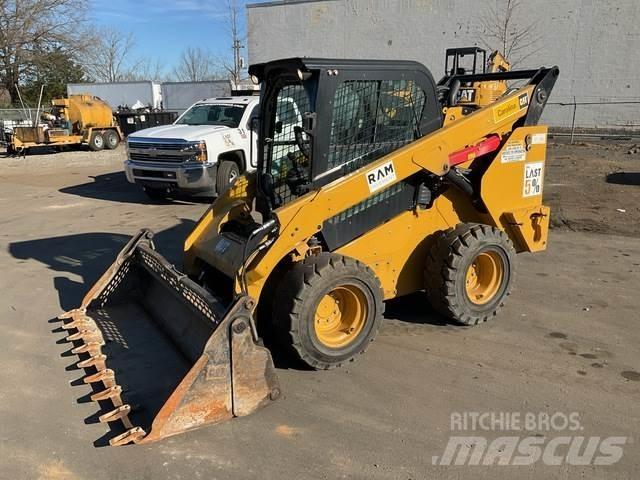 CAT 272D2 Kompaktlader