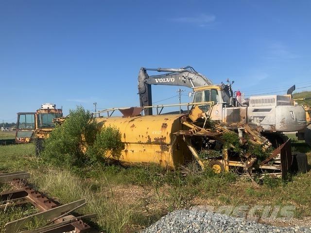 CAT 613C Wassertanker