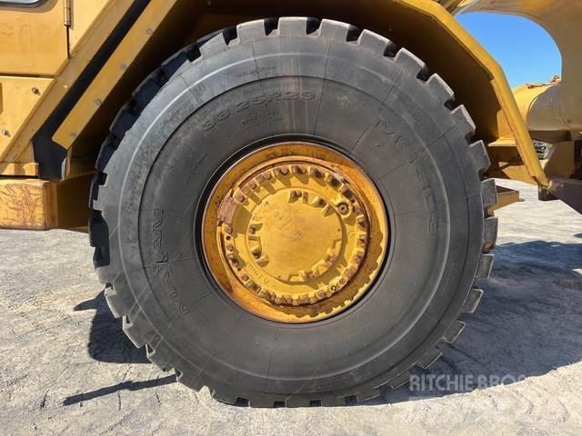 CAT 621G Schaber
