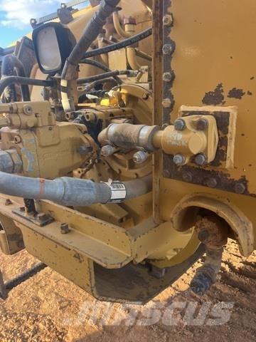 CAT 657G Schaber