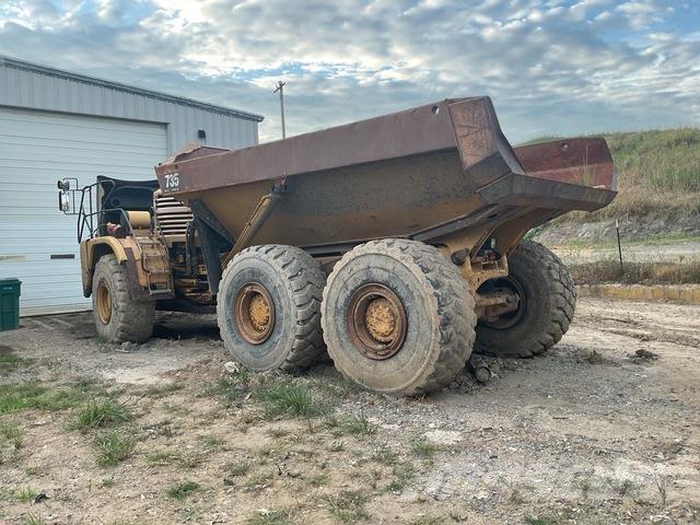 CAT 735 Dumper - Knickgelenk