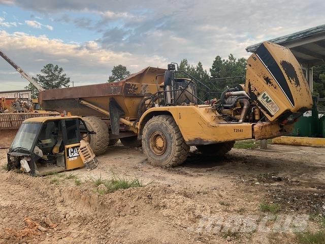 CAT 735 Dumper - Knickgelenk