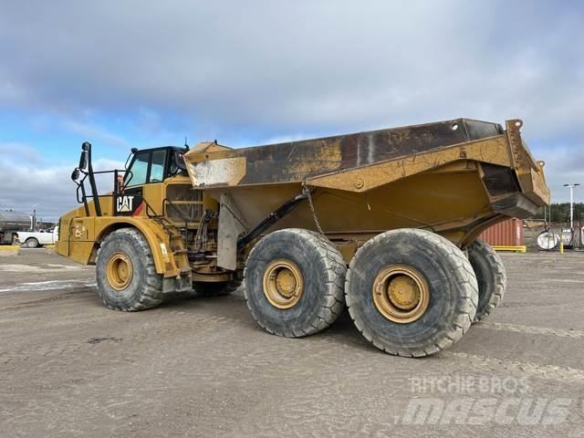 CAT 740B Dumper - Knickgelenk