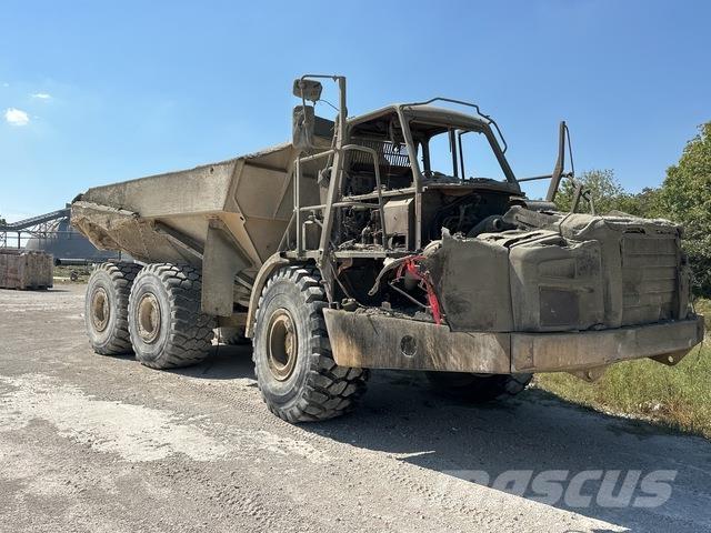 CAT 740B Dumper - Knickgelenk