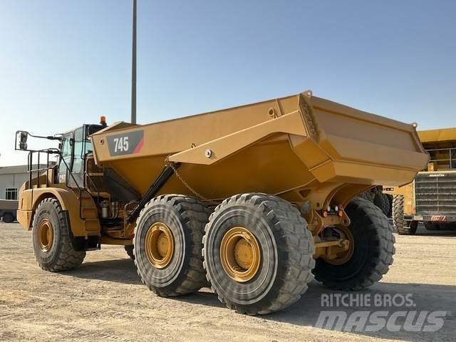 CAT 745 Dumper - Knickgelenk