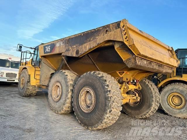 CAT 745 Dumper - Knickgelenk