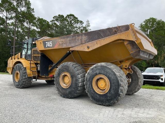 CAT 745 Dumper - Knickgelenk