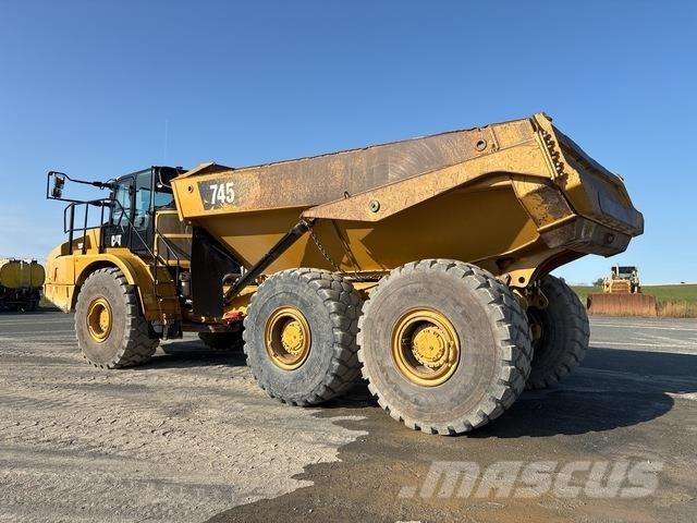 CAT 745 Dumper - Knickgelenk