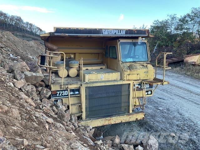 CAT 773D Dumper - Knickgelenk