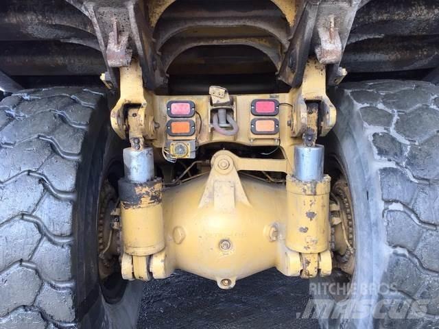 CAT 775B Dumper - Knickgelenk