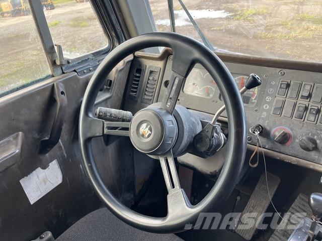 CAT 775D Dumper - Knickgelenk