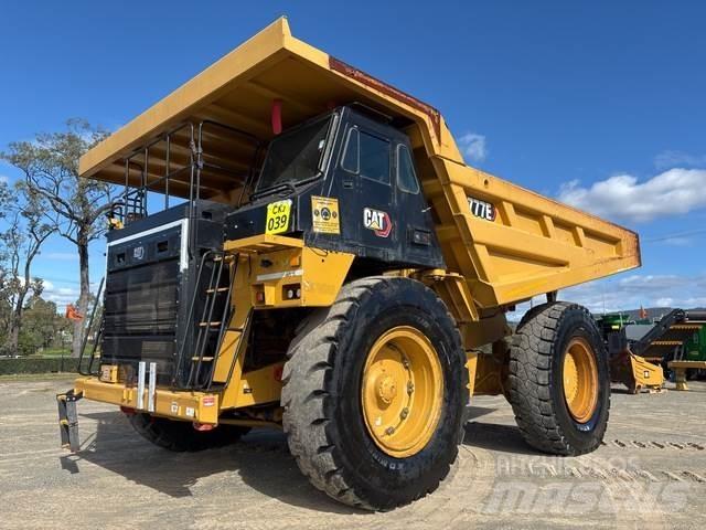 CAT 777 Dumper - Knickgelenk