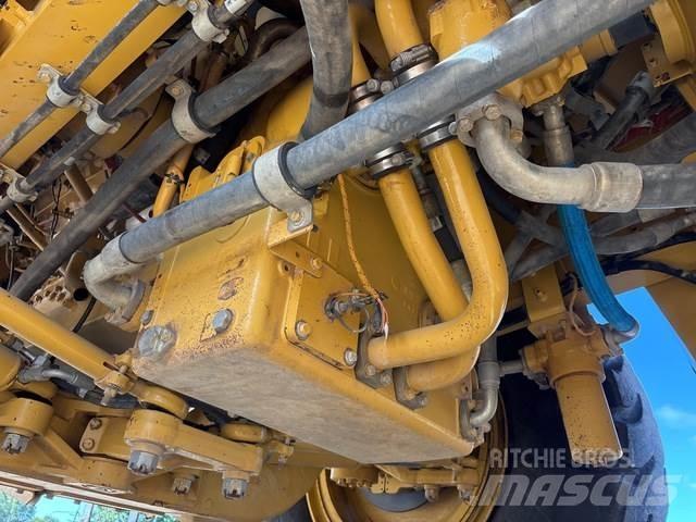 CAT 777 Dumper - Knickgelenk