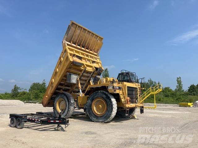 CAT 777D Dumper - Knickgelenk