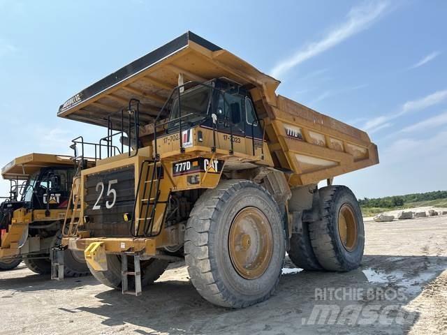 CAT 777D Dumper - Knickgelenk