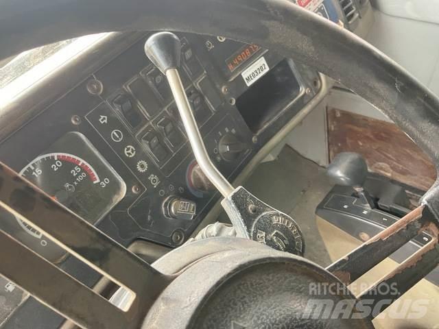 CAT 777D Dumper - Knickgelenk