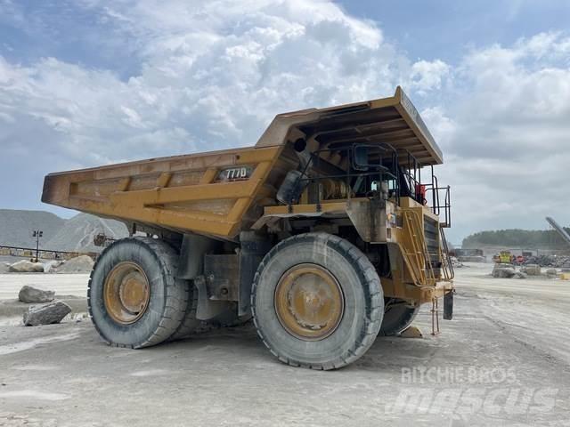 CAT 777D Dumper - Knickgelenk