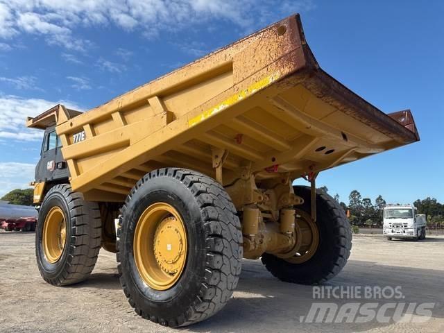 CAT 777E Dumper - Knickgelenk